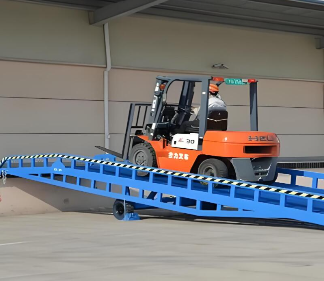 萝北移动式卸货平台（叉车用）